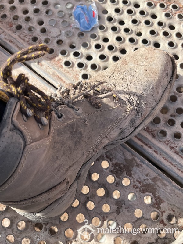 Size 9 Workboots And Socks