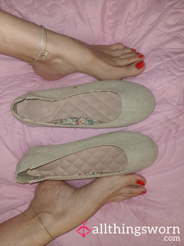 Size 9.5 Cream Flats Well Worn Sweat Filled Shoes