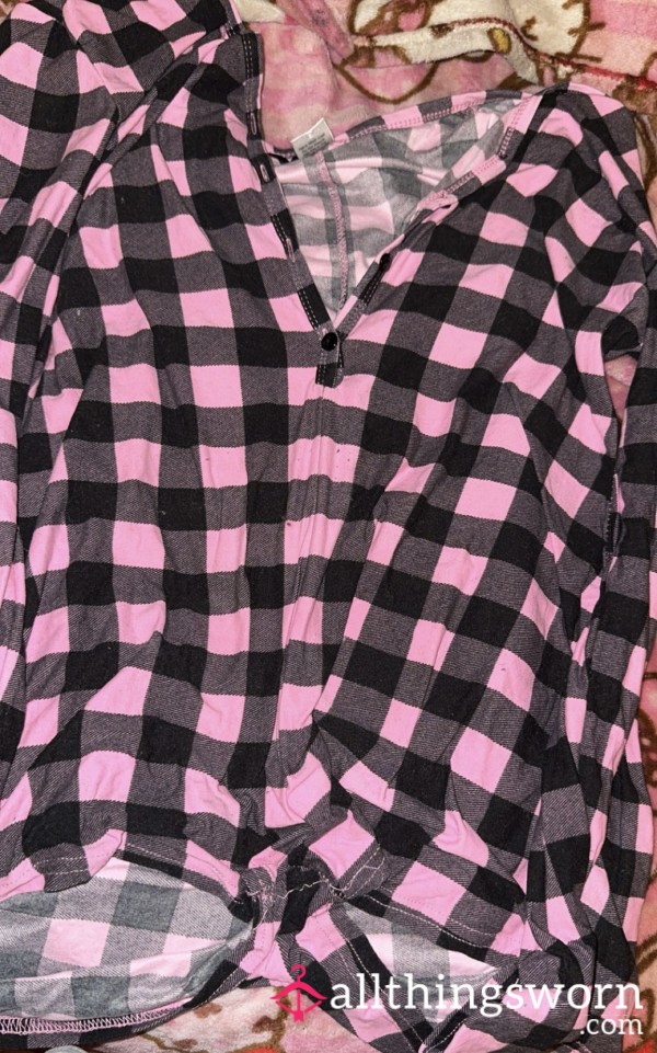 (Size L-XL) Pink And Black Tartan Plaid Long Sleeve Pajama Romper Onesie 🐈‍⬛🖤💞