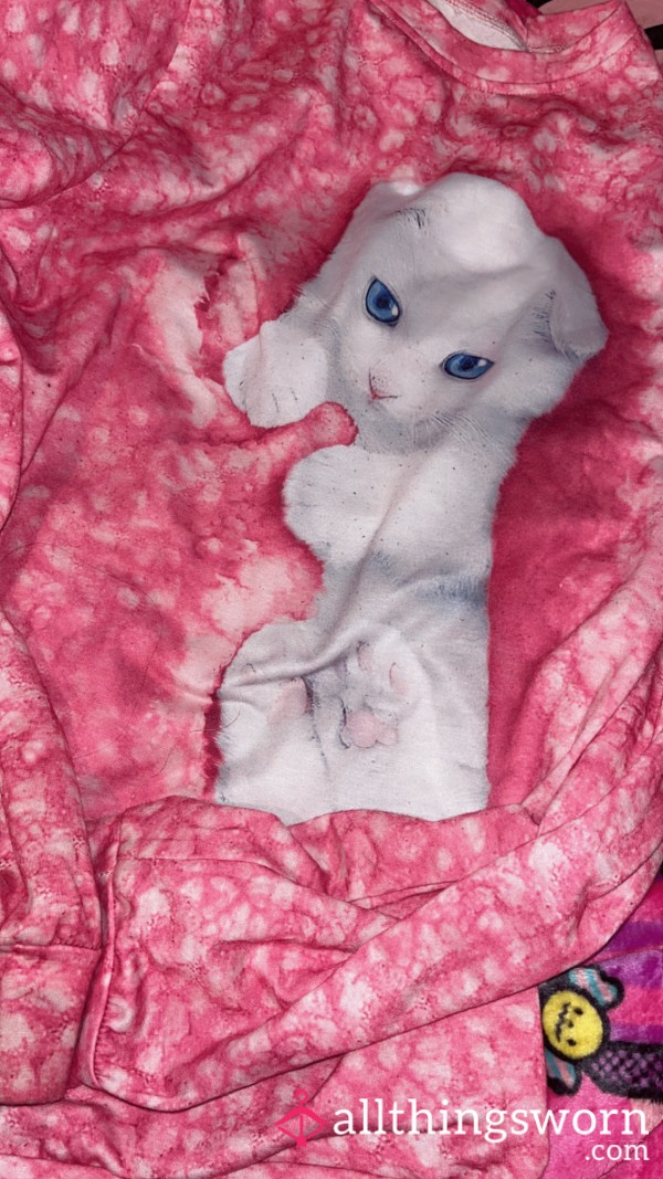(Size Large- Extra Large) Super Cute And Kawaii White Kitten Cat Crew Neck Silky Feeling Sweater 🎀 (worn While I Got F**ked) 😳