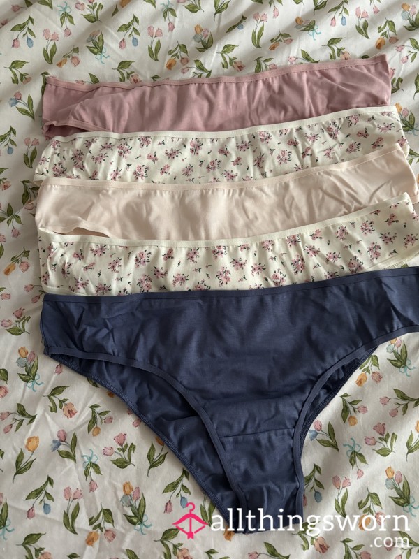 Size Small Brazilians Cutesy Flower Print 🩷
