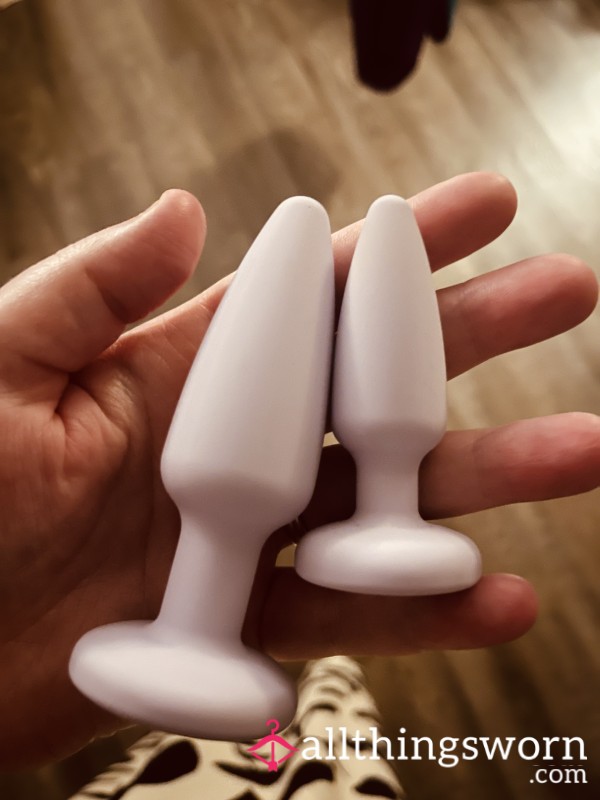 Sizing Up And Playing With Bu*t Plugs