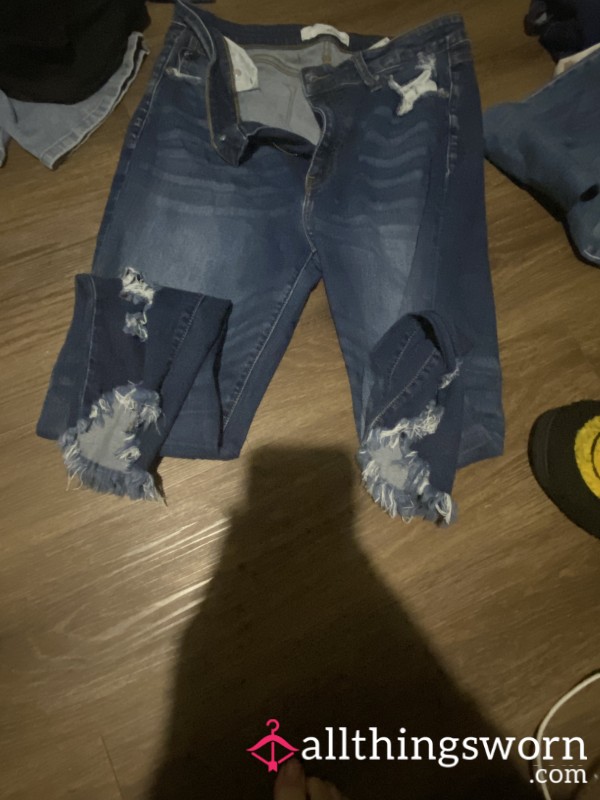 Skinny Jeans With Rips At Bottom