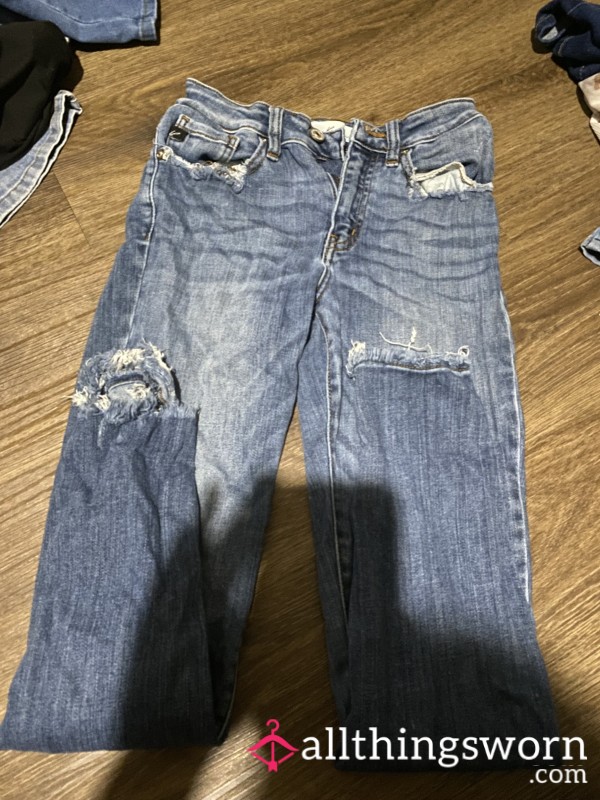 Skinny Jeans With Slight Rips