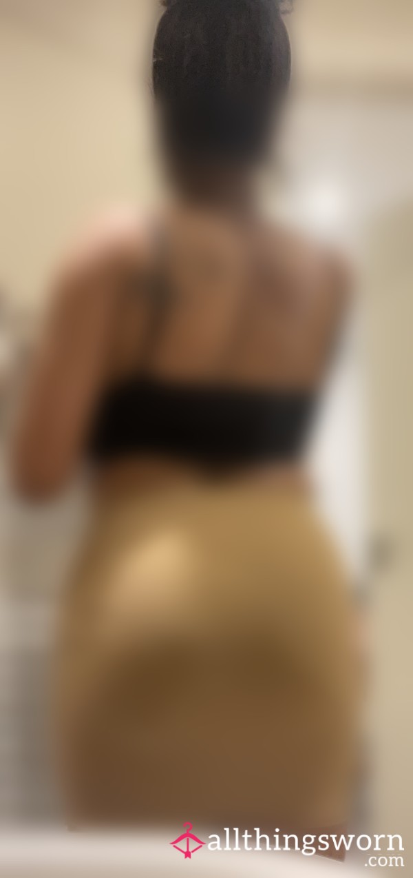 Skirt Pics For VPL Lovers