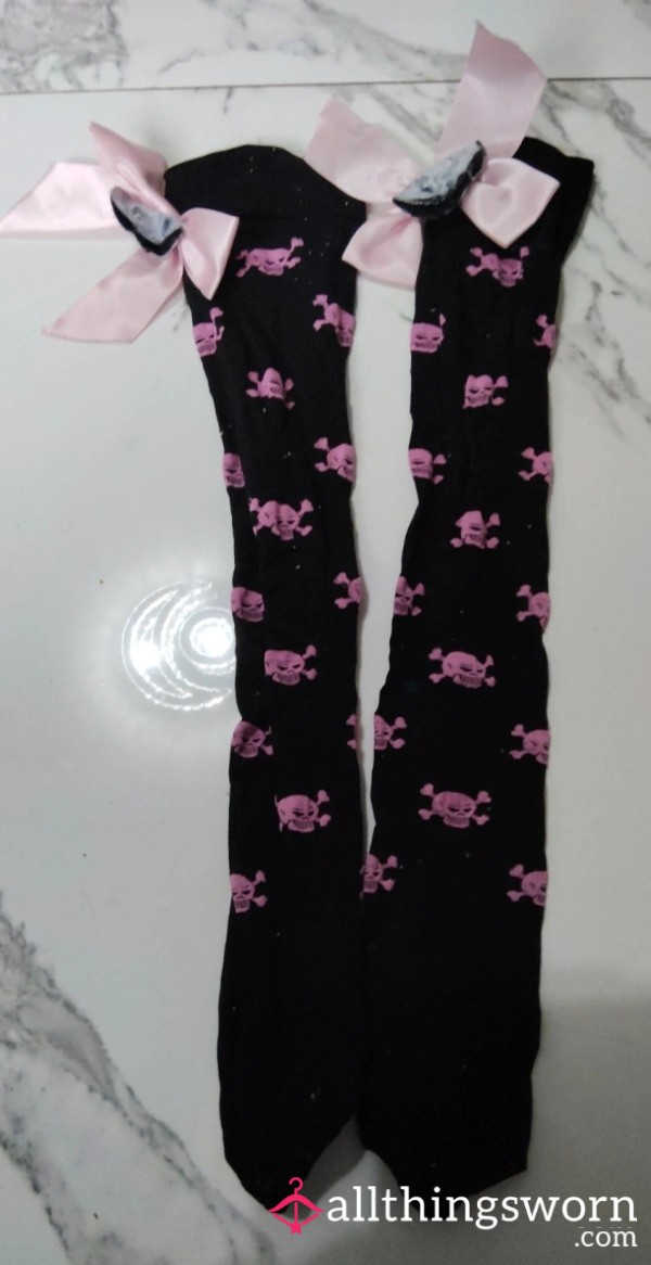 Skull And Crossbone Stocking Socks
