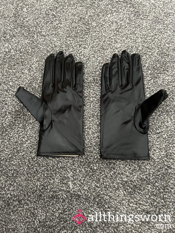 🖤Sleek Black Glossy Gloves 🖤