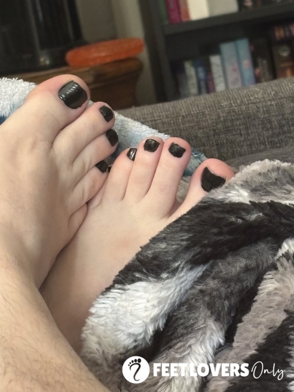 Sleepy Couch Toes