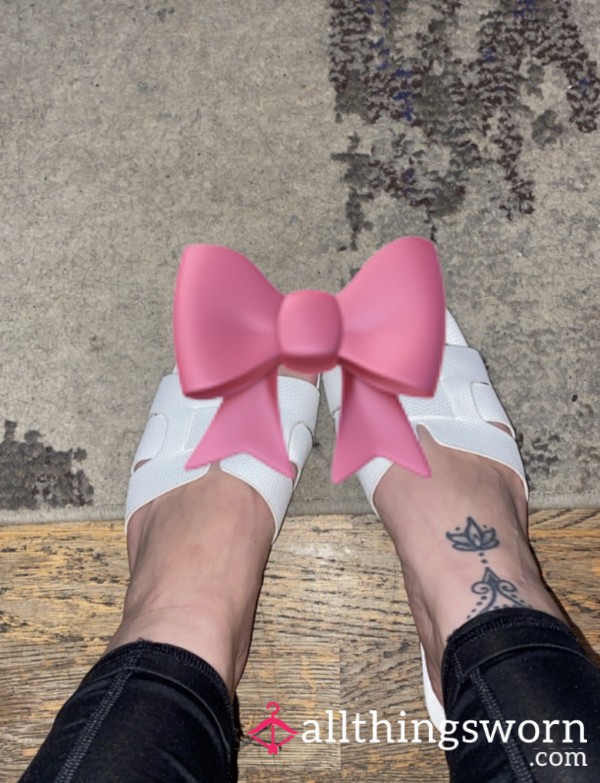 Sliders And Painted Toes X3