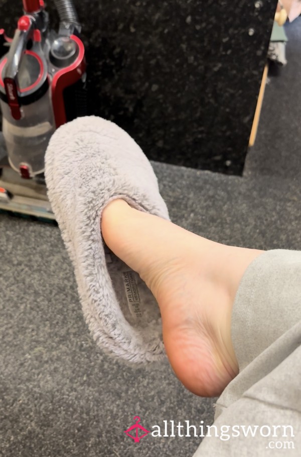 Slipper Dangling🥿