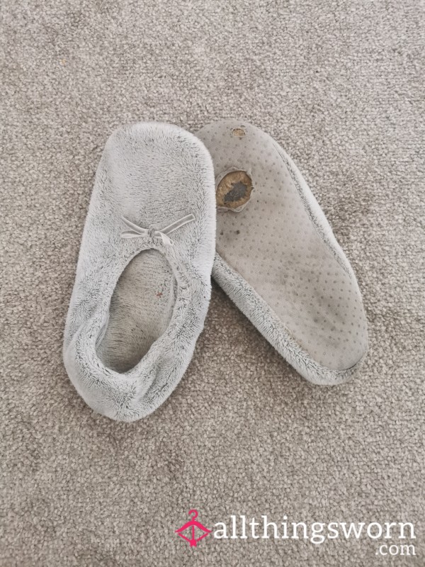 Slippers Size 4