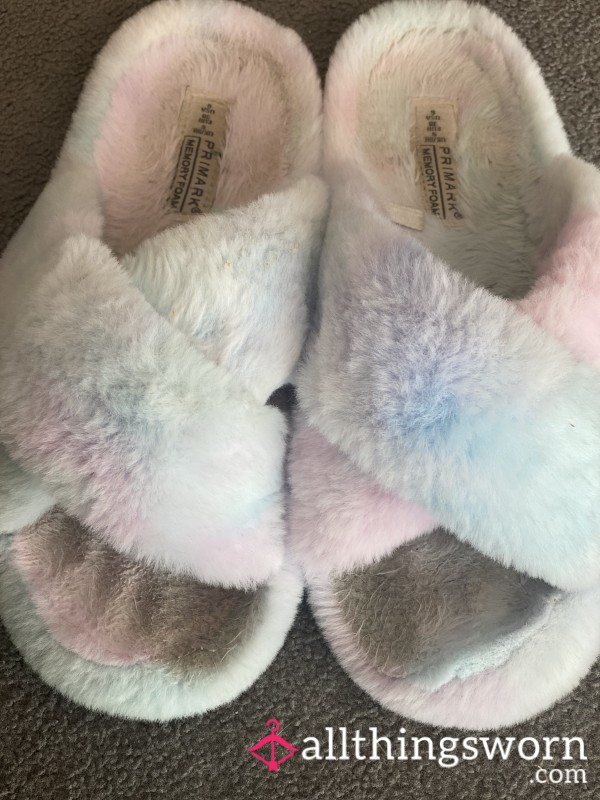 Slippers Well Worn By Pretty Feet 🦶🏼