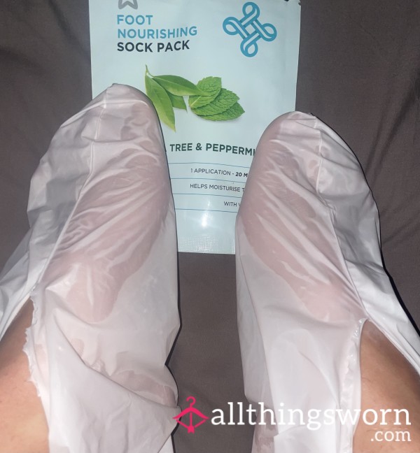 Slipping Into A Luxurious Tea Tree & Peppermint Foot Mask Sock