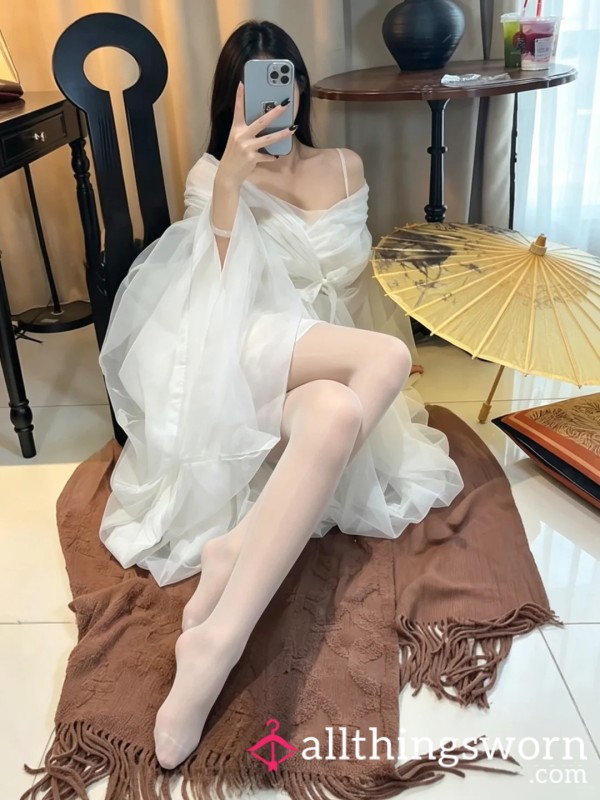 Sl*tty 3+ Days Pure White Pantyhose｜Ultra-sheer See-through Pure White Tights Worn Over 3 Full Days, Gentle Goddess Plump A** & Thigh Roots Soaked In Rich Pu**y Lewd Scent + Foot Sweat, Wet S