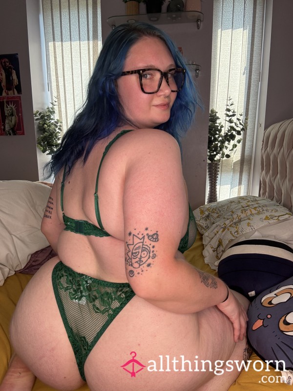 Sl*tty Goth Nerd C*ms 4 U LIVE