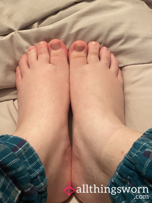 Small And Cute Feet 👣🤭🥰