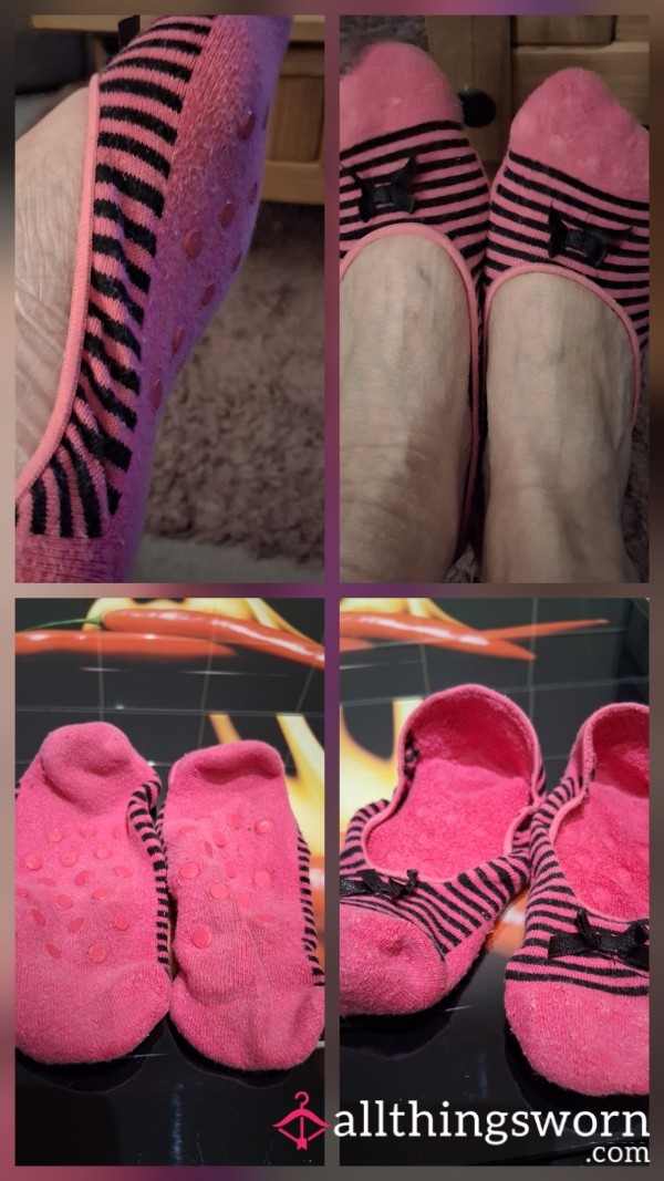 Small Cute 😊💖 Pink Slipper Socks