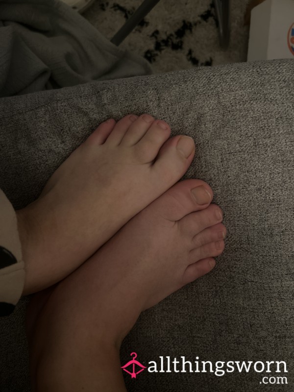 Small Feet Pics For Sale😏⛈️