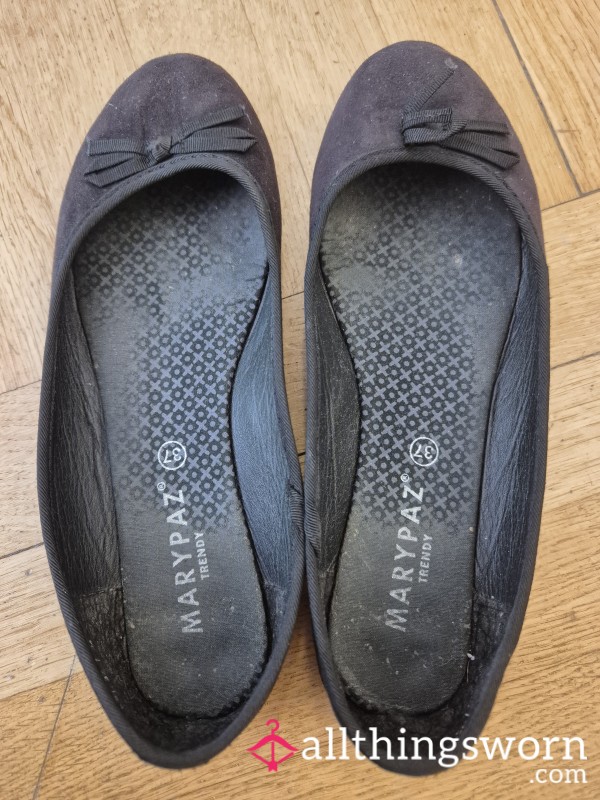 Smelly Black Ballet Flats