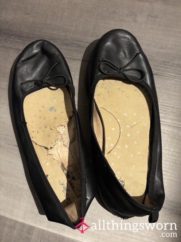 Smelly, Black Ballet Flats
