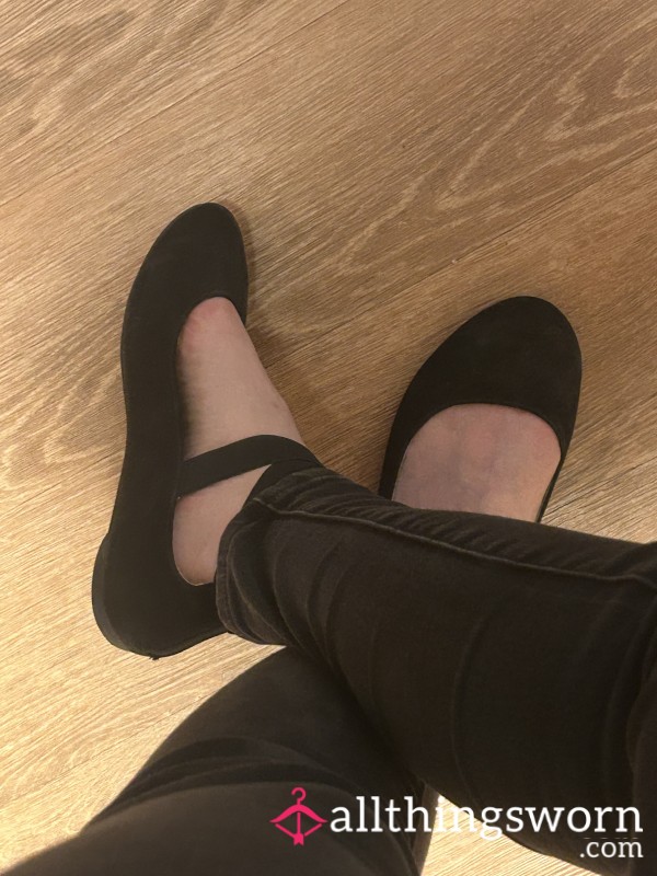 Smelly Black Flats