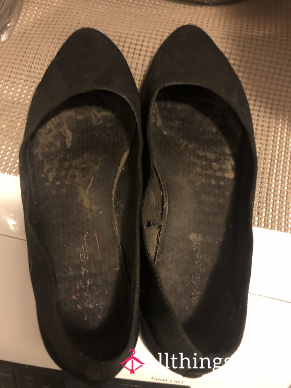 Smelly Black Flats