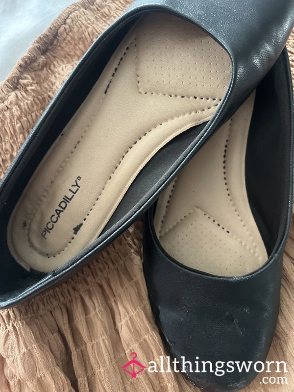 Smelly Black Flats