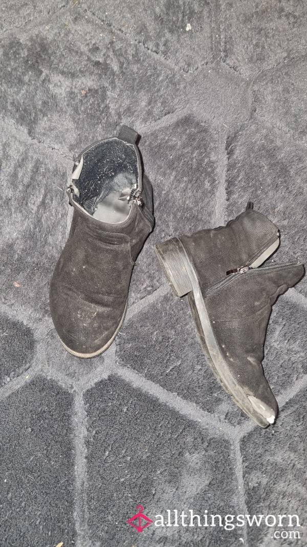 SMELLY Boots Ready To Go