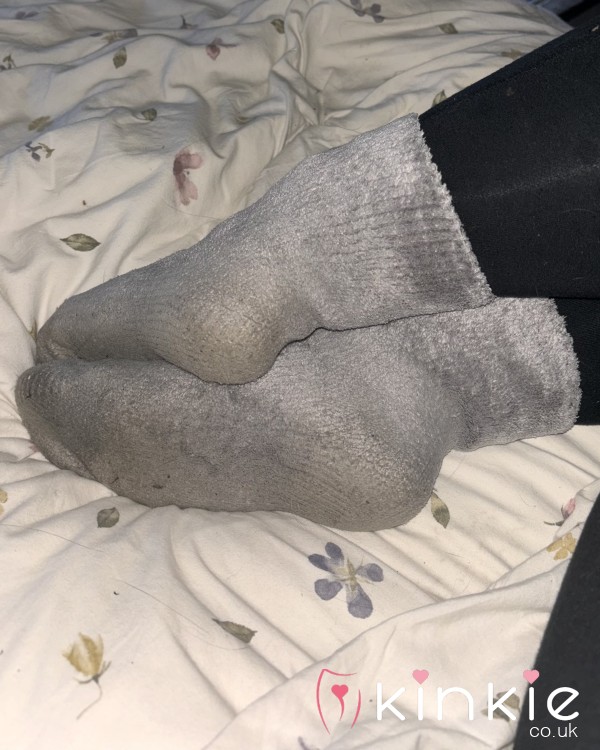 Smelly Fluffy Socks 🧦💋