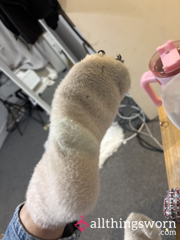 Smelly Fluffy Sucks Worn All Day In My Uggs And Have My Eyelashes Stuck To Them