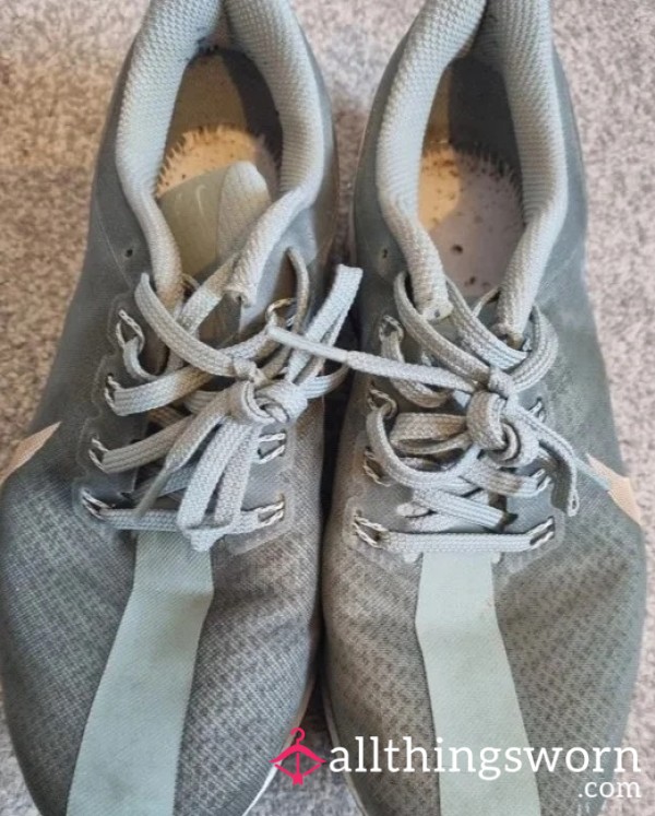 Smelly Khaki Green Nike Running Shoes