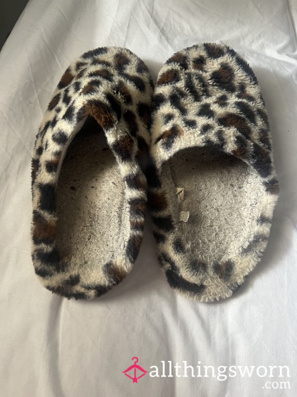 Smelly Leopard Print Slippers
