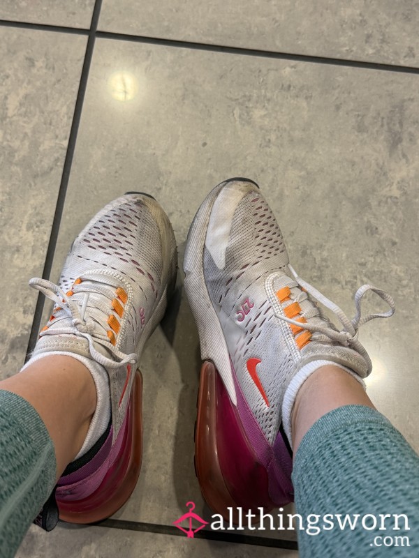 Smelly Nike 270s