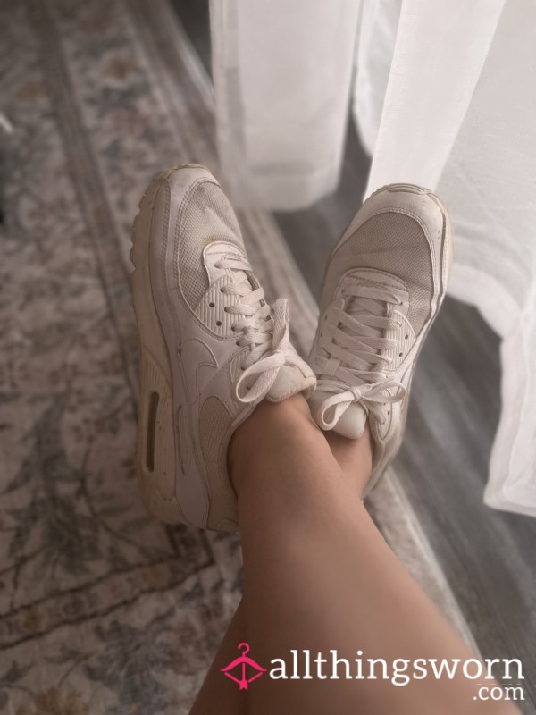 Smelly Nike Sneakers 👟