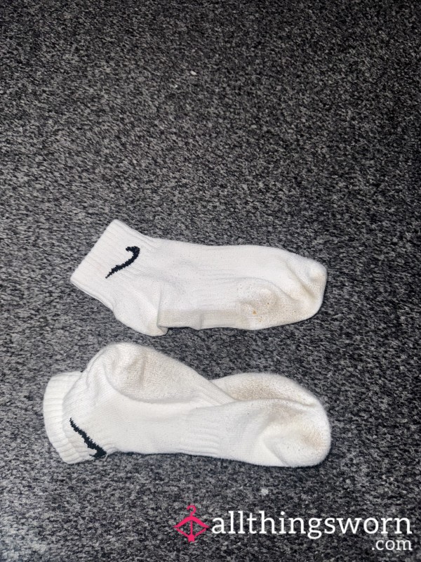 Smelly Sweaty Socks Worn For 24 Hours Catching Flights ✈️