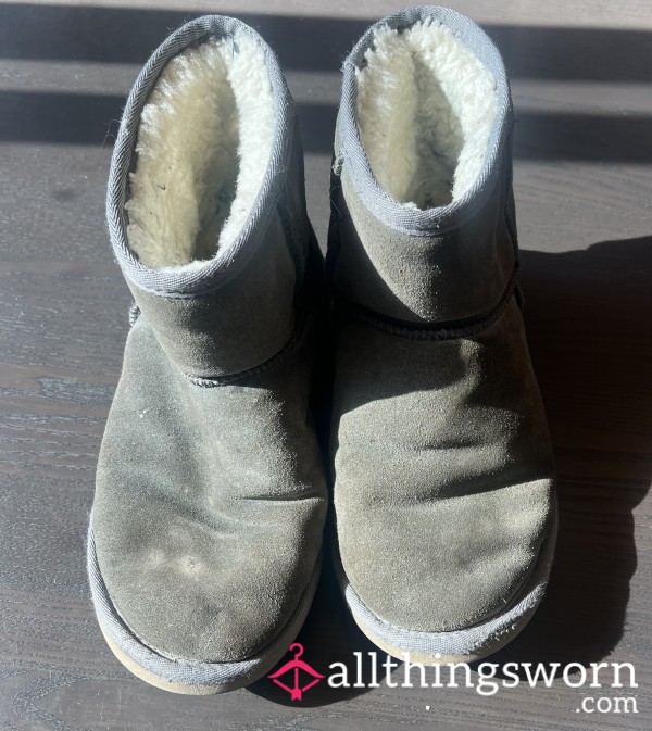 Smelly Well Used Peter Alexander Ugg Boots Style Houseboots