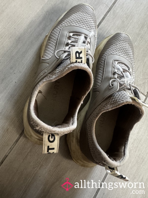 SMELLY WELL WORN Kurt Geiger Trainers