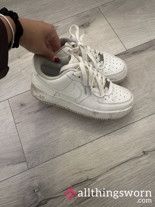 Smelly Well Worn Nike Dunks No Socks