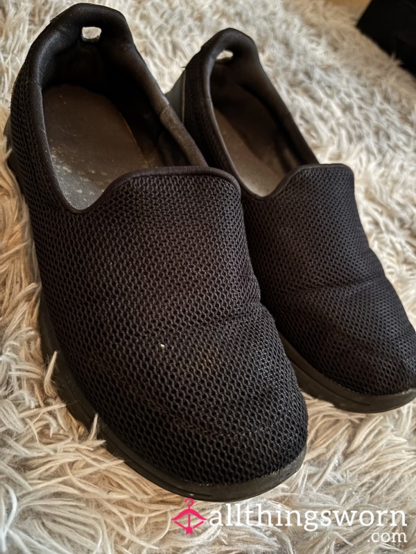 Smelly Well Worn Skechers UK Size 6