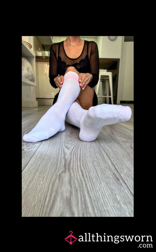 🔥👅 Smelly White Cheerleader Tight Nylon Knee-High Socks – Worn By Your Mistress To Worship 👅🔥