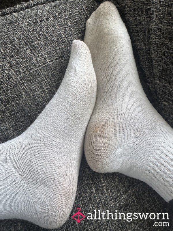 Smelly White Socks 👃🏽👅👣