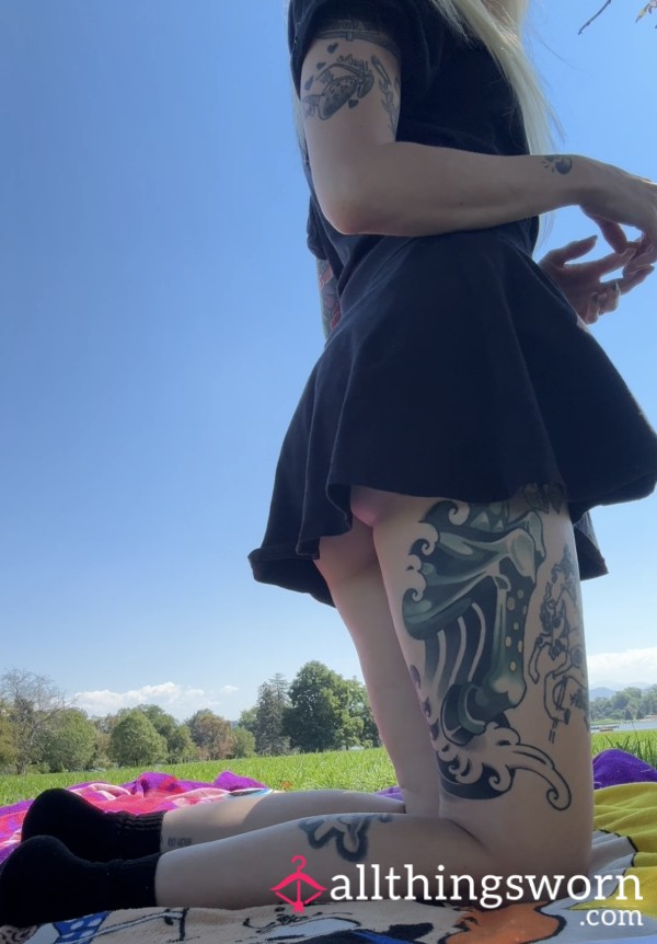 Video: Smoking And Upskirt In The Park