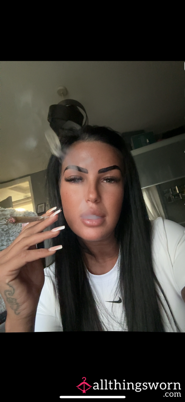 Smoking Customs 🚬😈