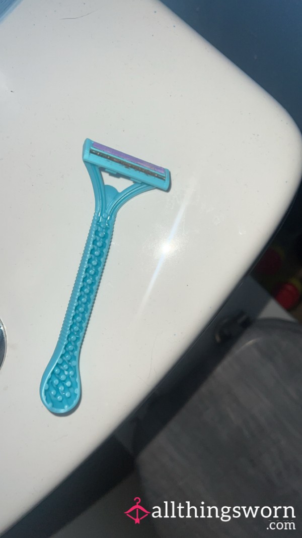 Smooth And S**y – My Personal Razor