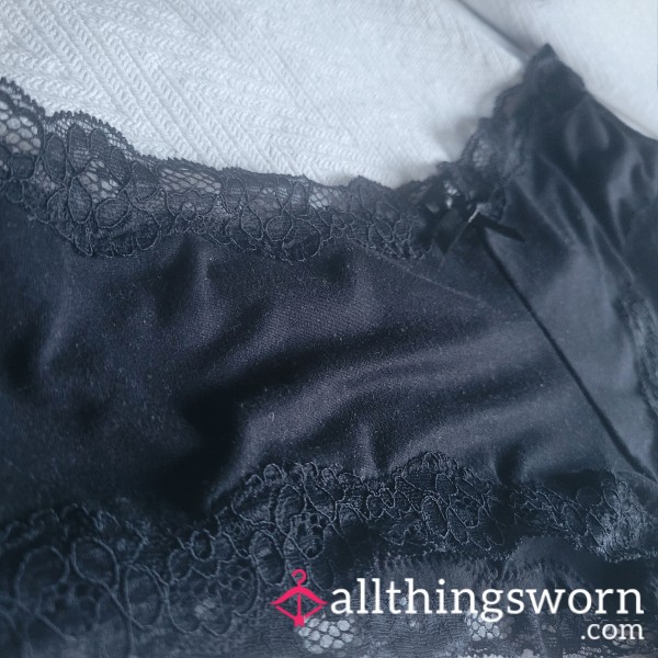 Smooth, Soft, Black Panty With Lace Trim