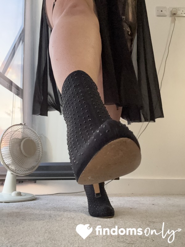 Sneak Feet Pics