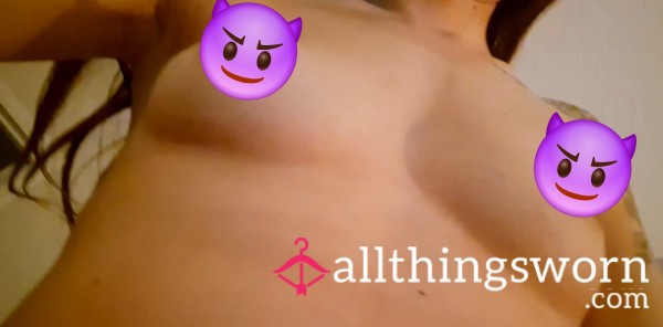 Sneak Peak Of My B**bs And Pretty Pu**y