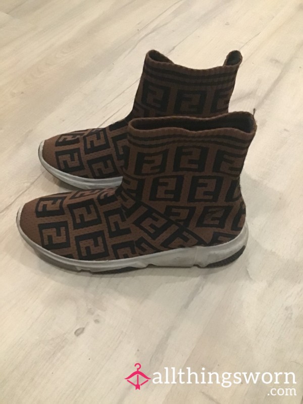 Sneakers (Running Shoes)