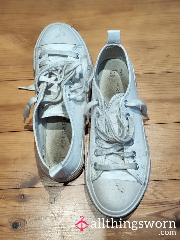 Sneakers With Free Socks And Custom Vid
