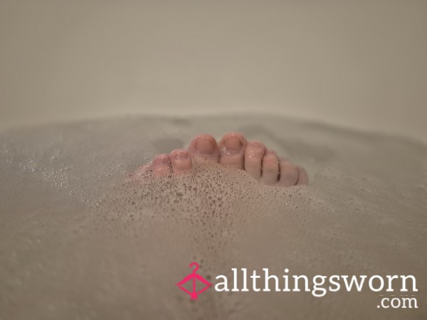 Soaking Slowly… Every Toe Waiting To Be Worshipped 💦🦶